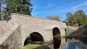 Zrekonstruovaný most ve Starých Dobrkovicích, zdroj: oKS