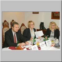 Ing. Arch. Robin Schinko, Mgr. Zdena Flakov a Jana Zuziakov, 26.11.2003, foto: Lubor Mrzek