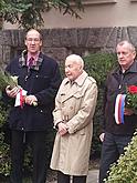 25. října 2011 - Kladení květin k bustě T. G. Masaryka, foto: Lenka Hauptmanová