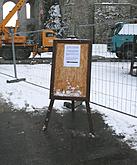 Pokládání panelů a tvorba příjezdové komunikace v blízkosti mostu Na Plášti, foto: Jiří Kubovský