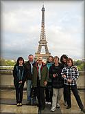 19. dubna 2012 - Místostarostka Jitka Zikmundová spolu s učitelským a doprovodným sborem při studijní cestě do Paříže, jež byla vyvrcholním znalostní soutěže "UNES-CO víš a znáš"