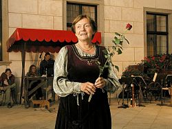 Věroslava Hanzlíková, zakladatelka Fioretta a Krumlovských pištců, oslavila 14. ledna 2011 své 70. narozeniny.