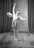 Motýlku, motýlku, kdepak asi létáš dnes? Malá Ruth Adlerová v divadelním kostýmu., zdroj: František Seidel, 1937