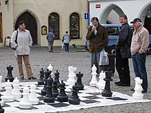 Obří šachovnice na náměstí 