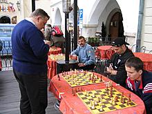 Obří šachovnice na náměstí 