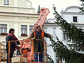 Zdobení vánočního stromu, foto: Tibor Horváth 