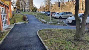 Rekonstrukce chodníků a parkovacího stání v ul. Vyšehrad 183 až 185, zdroj: oKS