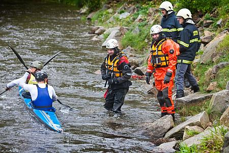 hasiči - obleky pro záchranu ve vodě, zdroj: oKS (6/6)