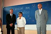 1. září 2009 - Starosta Luboš Jedlička a ředitel ZŠ TGM vítají nové prvňáčky, foto: Jitka Augustinová